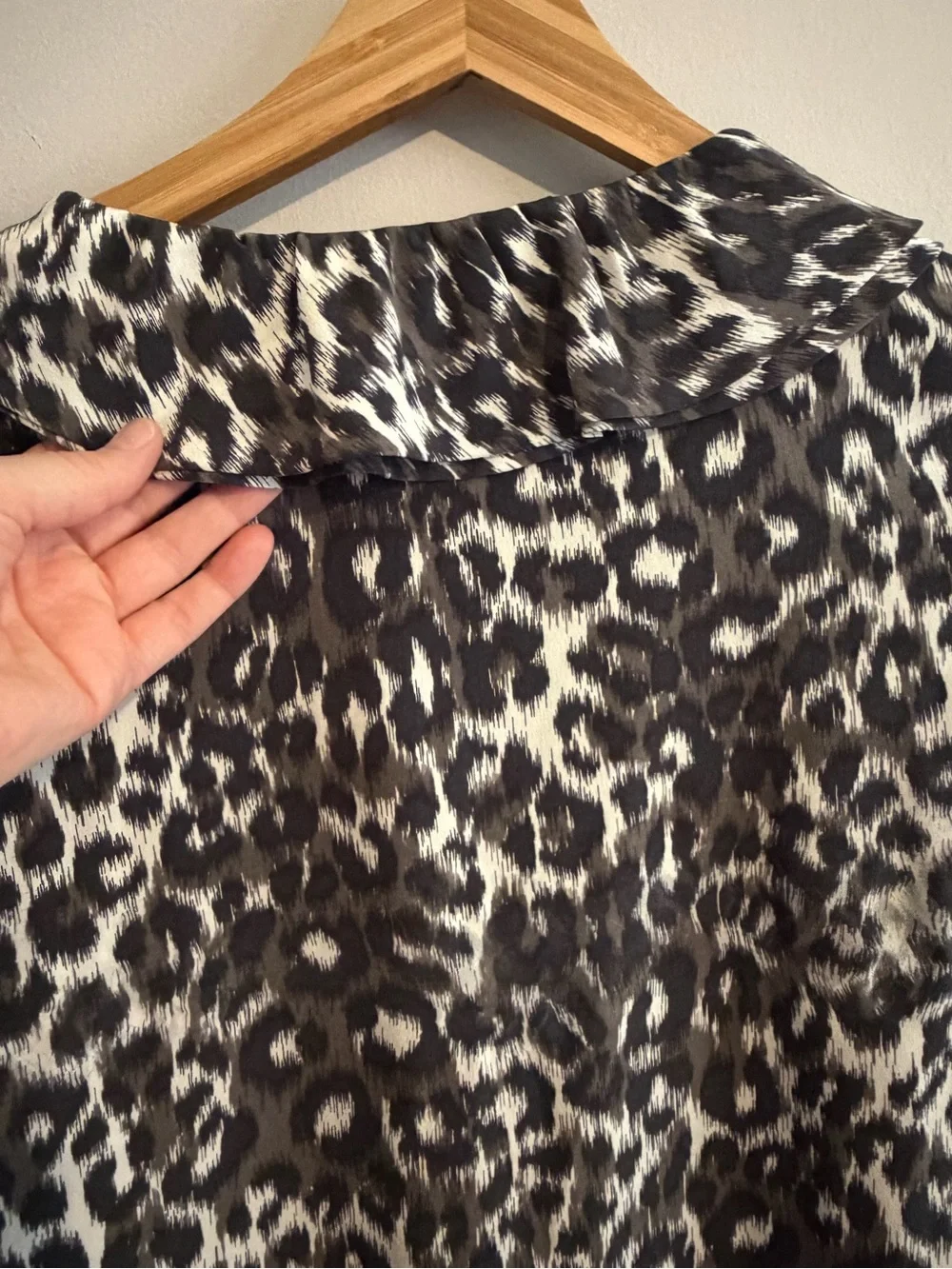 Kate Spade Lynette leopard print 100% silk blouse size 8